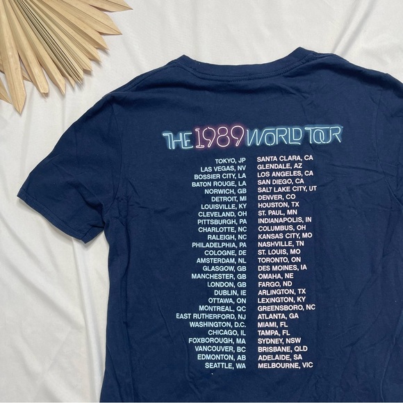 Taylor Swift The 1989 World Tour Sunglasses Neon Sign Short Sleeve Shirt Medium - Picture 6 of 6